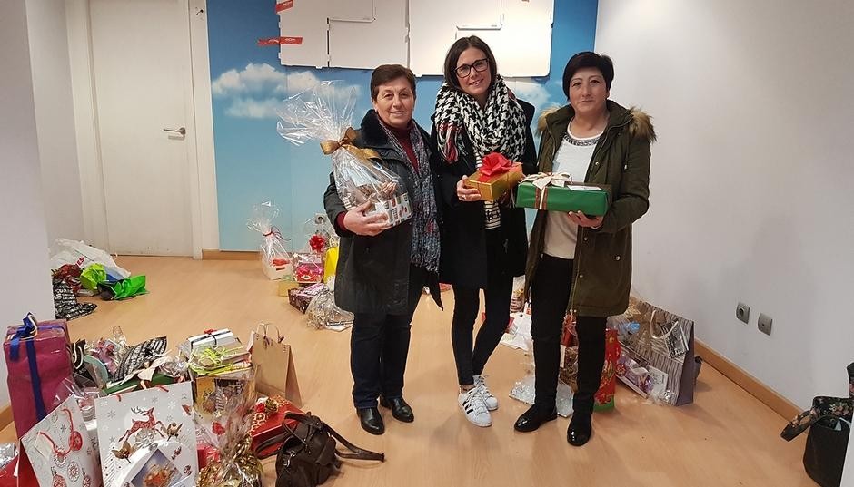 Flora Grela, Lucía Vilariño e Teresa Marzoa,  gañadoras do sorteo de Nadal de Eu Merco en Ordes