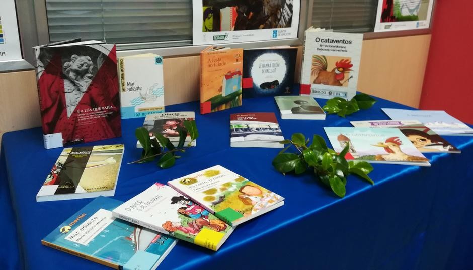 Mostra sobre María Victoria Moreno Márquez na biblioteca municipal de Ordes