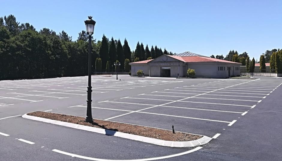 O Concello de Ordes amplía o aparcadoiro do tanatorio municipal do Valado ata superar as 200 prazas