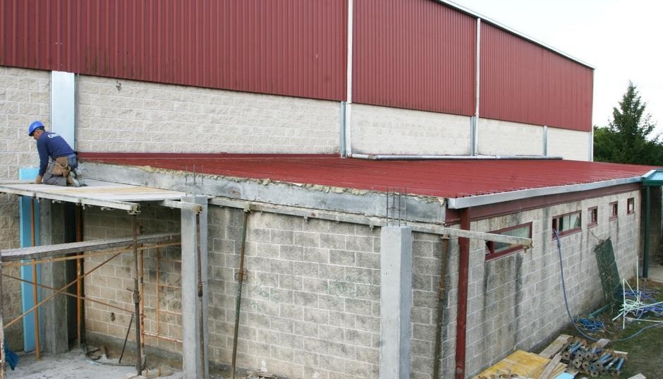 O Concello de Ordes inicia as obras de ampliación e remodelación dos vestiarios do pavillón Castelao II