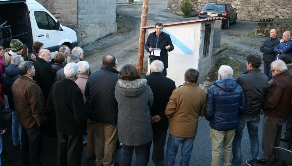 O Concello de Ordes descobre unha placa e un monumento en memoria a Isabel Zendal Gómez