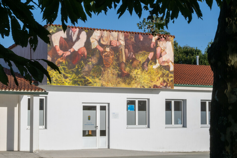 BUSCÁS RECUPERA A SÚA MEMORIA A TRAVÉS DUN MURAL DE MARÍA MARTELO NO MARCO DE «ARTE NO CAMIÑO»