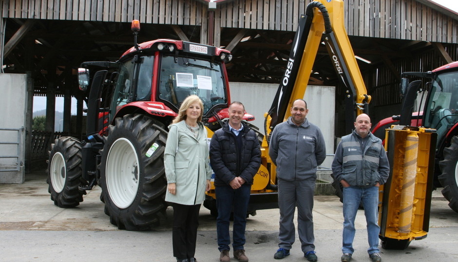 Entrega do novo tractor e dúas desbrozadoras ¡