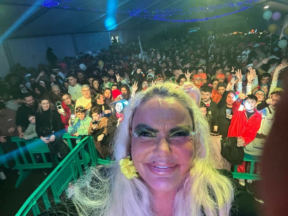 Luns de Entroido en Ordes ao ritmo de Leticia Sabater 