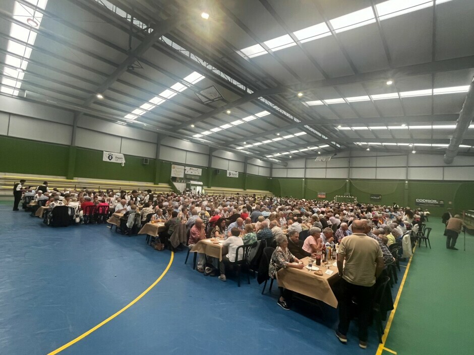 Máis de 800 persoas maiores de Ordes celebran a súa xuntanza anual
