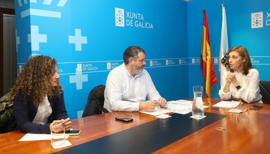 ÁNGELES VÁZQUEZ E O ALCALDE DE ORDES ESTUDAN VÍAS DE COLABORACIÓN PARA HUMANIZAR O CAMPO DA FEIRA DE MESÓN DO VENTO