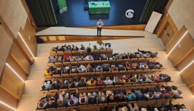 Ángel Carracedo deixa pequeno o auditorio da Casa da Cultura 