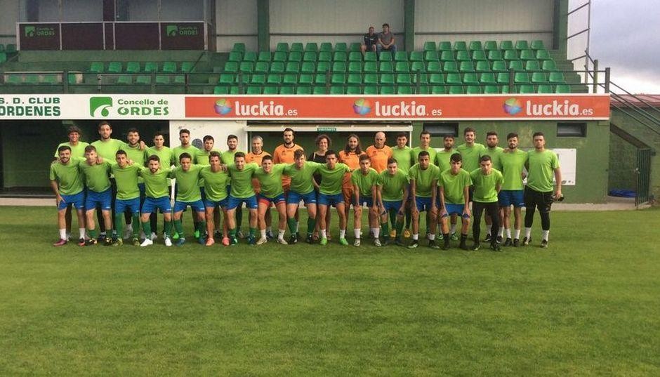 Ana Soneira acompaña á S.D. Club Órdenes  na súa presentación  
