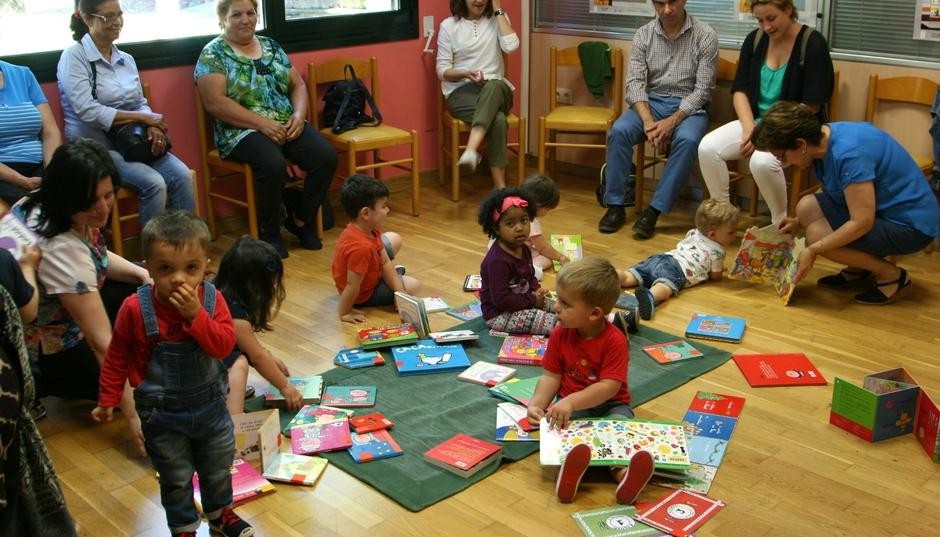 Preescolar na casa na biblioteca de Ordes