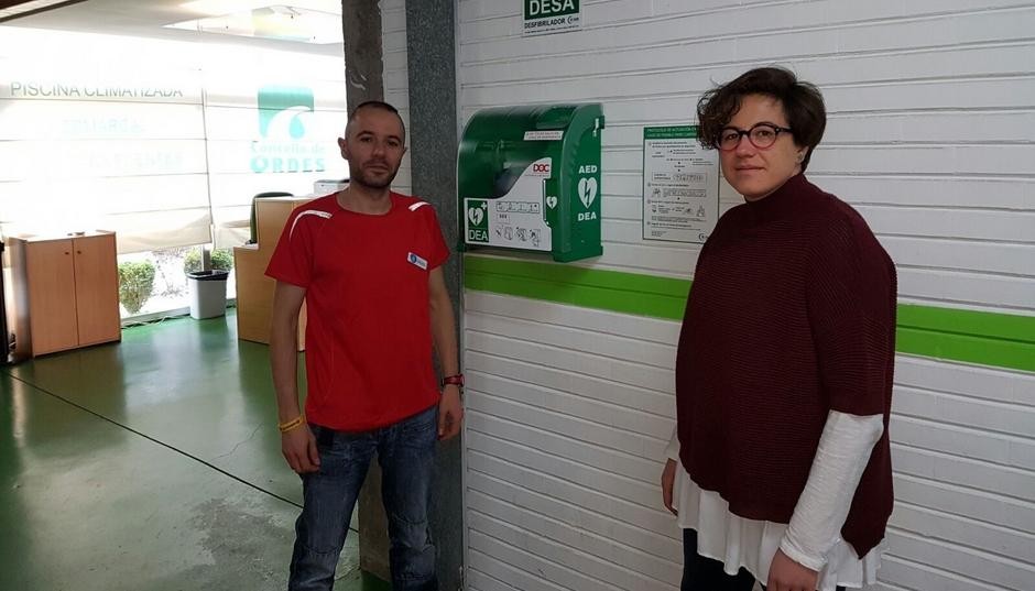 Novos desfibriladores nas instalacións deportivas de Ordes