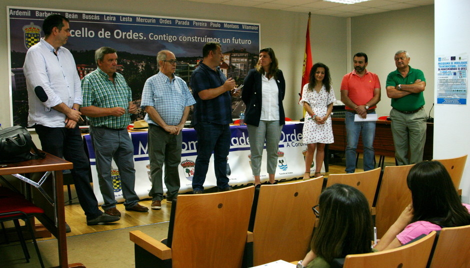 Encontro entre a directora xeral de Xuventude, Participación e Voluntariado e os bolseiros de Galeuropa