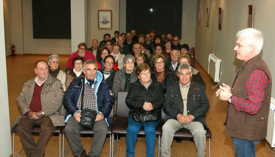 O Museo do Traxe recibe aos veciños e veciñas de Cangas