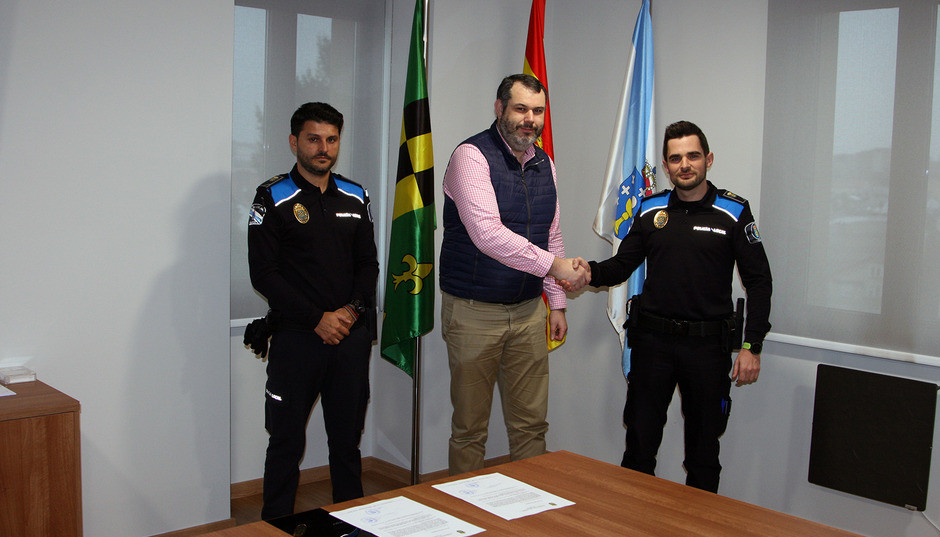 Pablo Díez e Andrés Nouche tomaron posesión como policías locais do Concello de Ordes