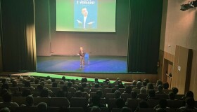 Isi baixa o pano do Outono Cultural