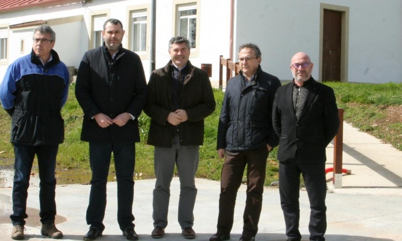Visita do delegado da Xunta e do director xeral de AGADER ao local social de Poulo 