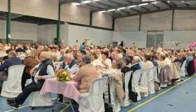 19 outubro 2026 A comida solidaria da AECC de Ordes reúne a 380 persoas para apoiar a investigación