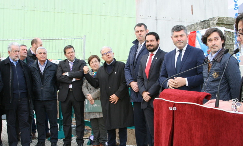 O Concello de Ordes coloca a primeira pedra do centro sociocomunitario Isabel Zendal