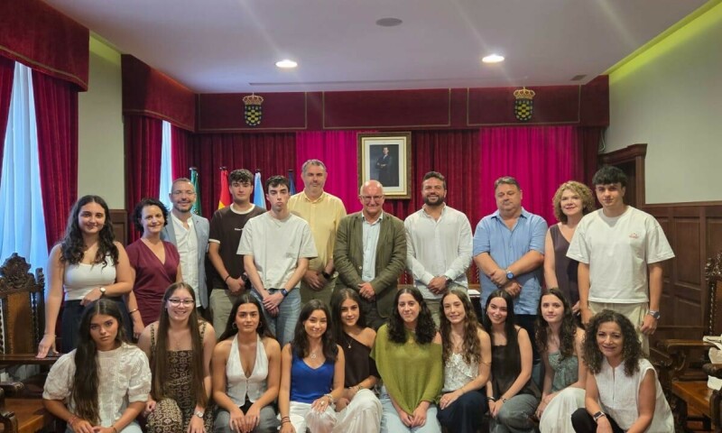 O Concello de Ordes rendeu esta maña unha homenaxe ao alumnado distinguido cos Premios MEGAU ou con Matrículas de Honra