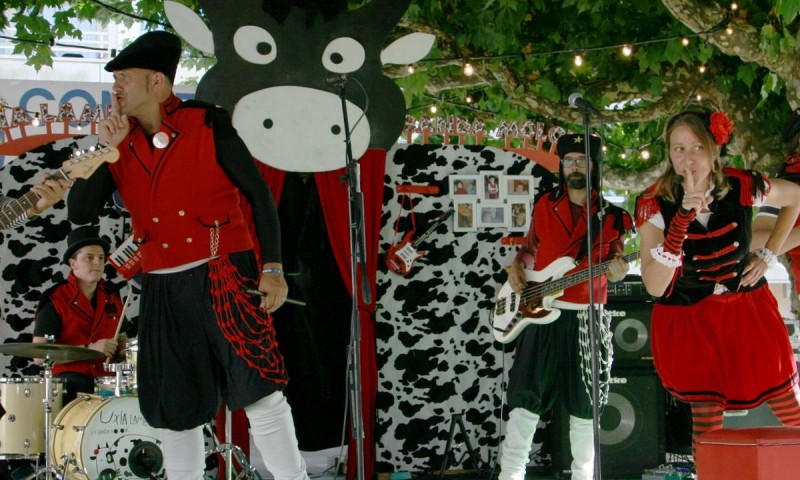 Gran festa con Uxía lambona e a banda molona 