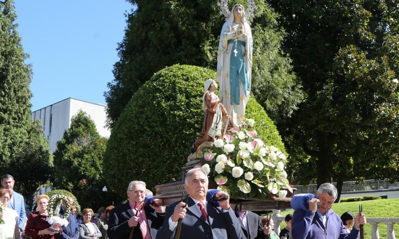 O Recreo saca en procesión á Virxe de Lurdes